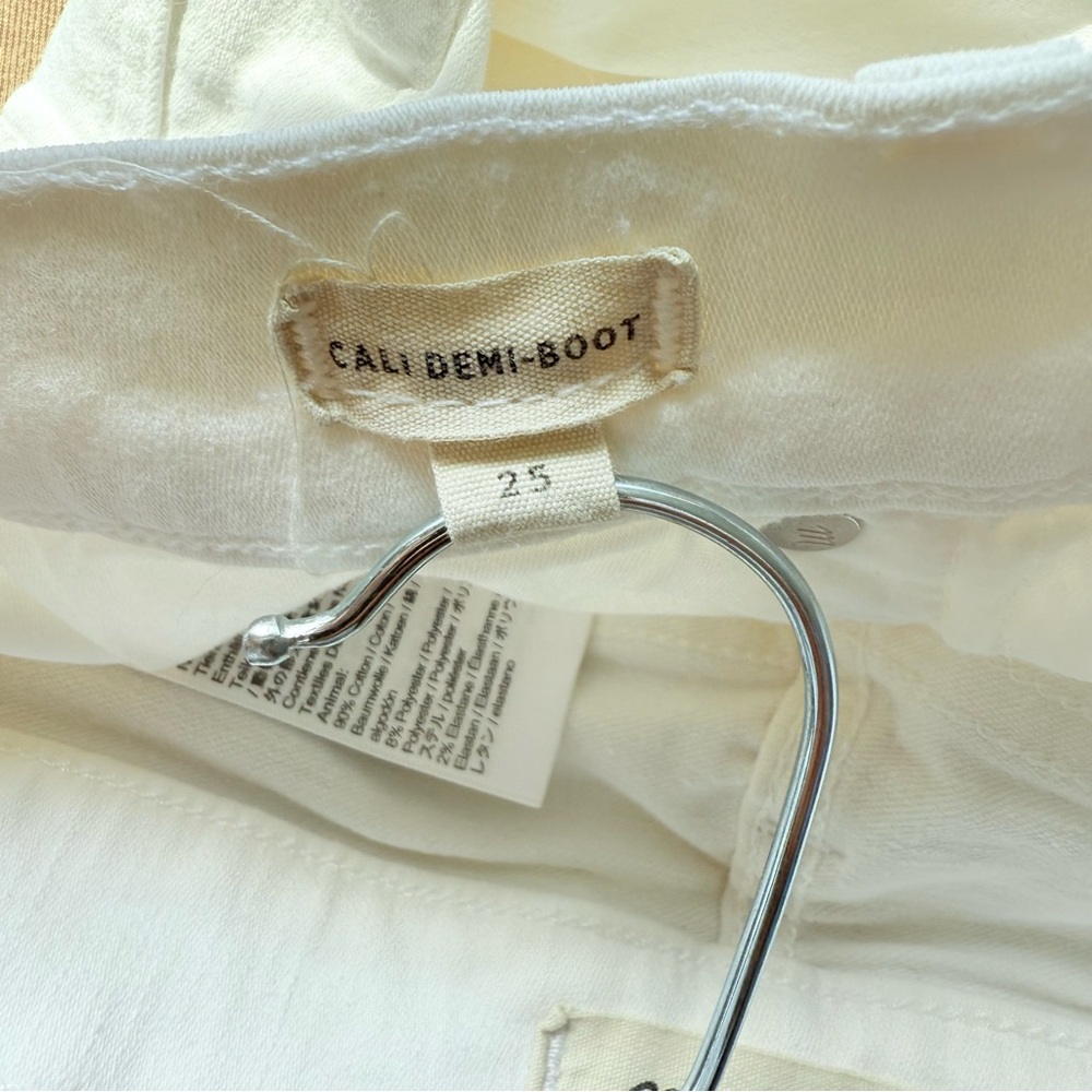 Madewell Cali Demi-Boot Jeans in Pure White Raw-Hem - Picture 9 of 11